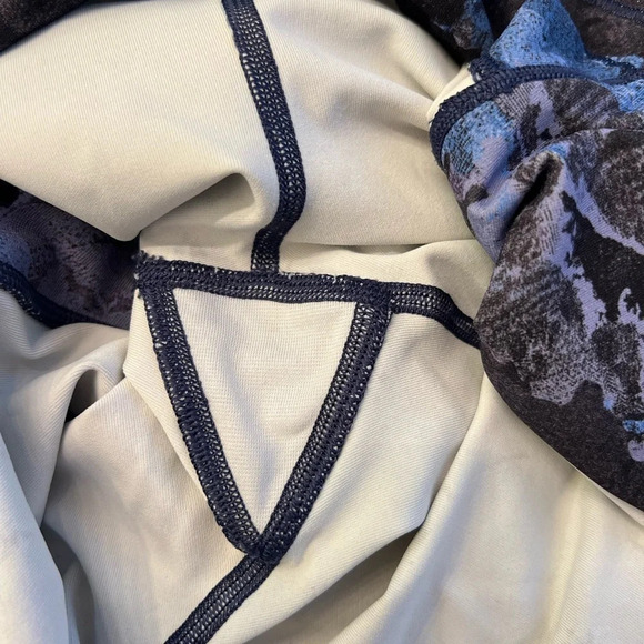 Lululemon Speed Up Tight in Screen Camo Multi blue/black Size 8 - Picture 8 of 9